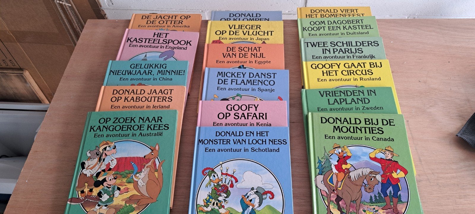 leesboekjes van Disney 's wereldclub 17 stuks, Ophalen