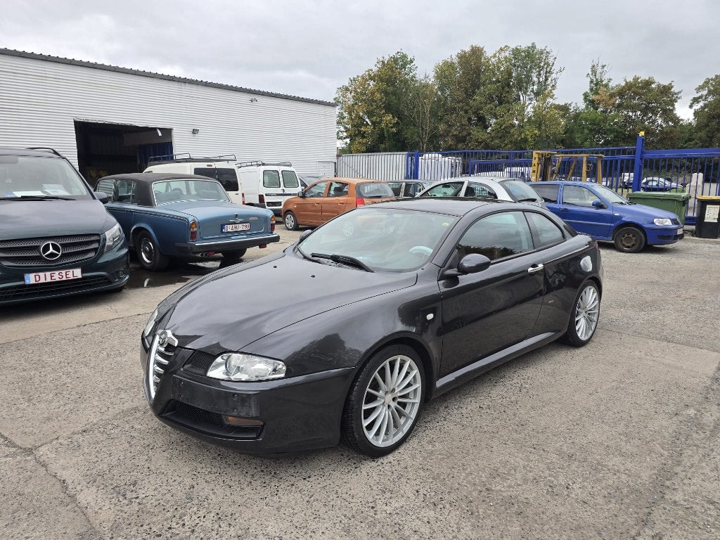 Alfa gt 2000cc essence 2004 148000km cuir clim GARANTIE, Autos, Alfa Romeo, Argent ou Gris, Achat, Entreprise, Boîte manuelle