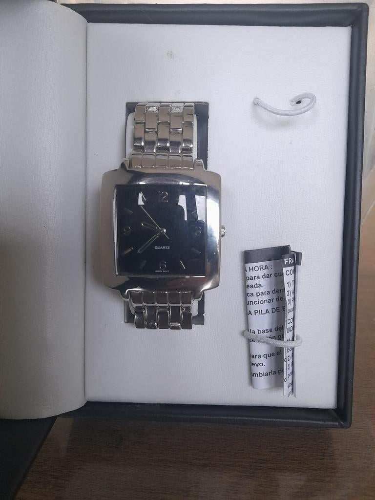 Montre Quartz argentée avec son boîtier, Enlèvement, Acier, Acier