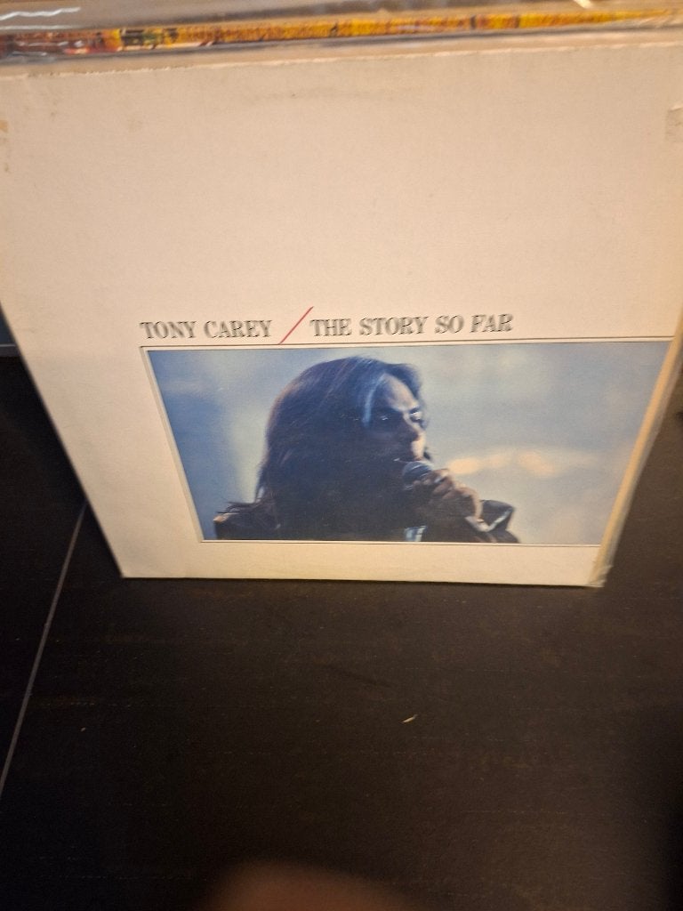 lp - tony carey - the story so far - vak 9, CD & DVD, Rock, Enlèvement ou Envoi, Utilisé, Housse de protection extérieure