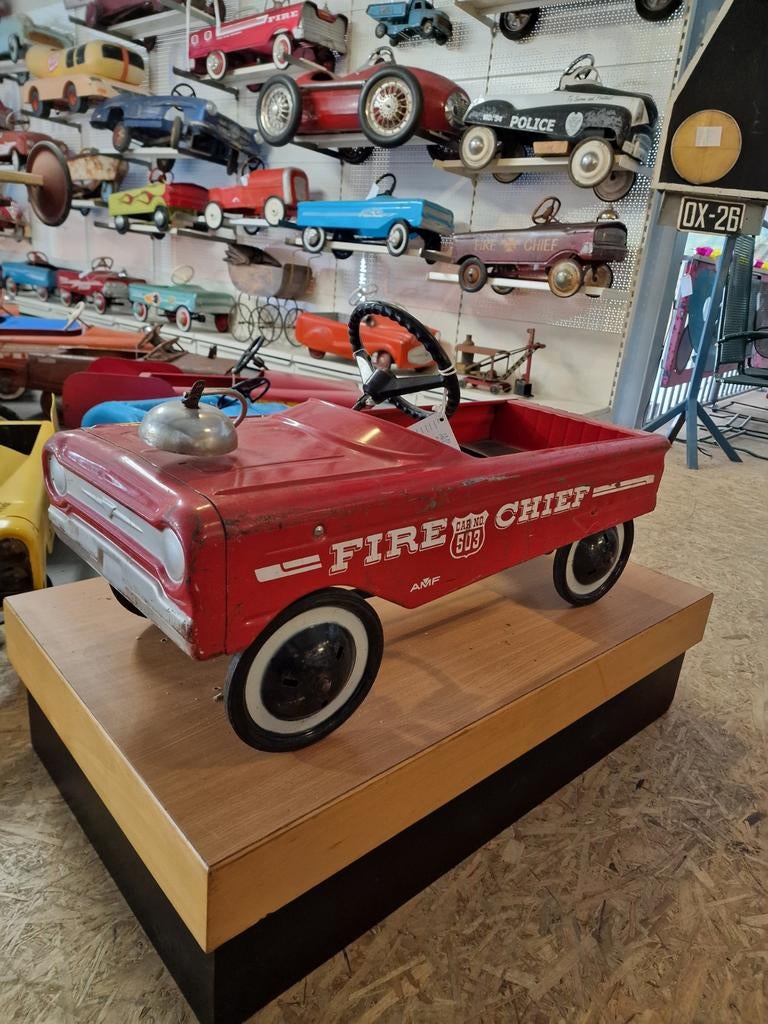 Voiture à pédales en métal par le chef des pompiers de l'AMF, Antiquités & Art, Antiquités | Jouets, Enlèvement