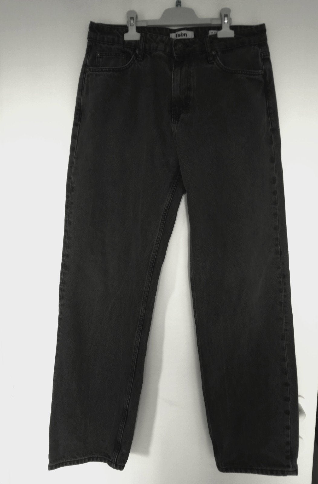 2 jeans broeken in prima staat
1 = 29_32.
1 = 32_32.
Zijn v, Kleding | Heren, Spijkerbroeken en Jeans, Ophalen