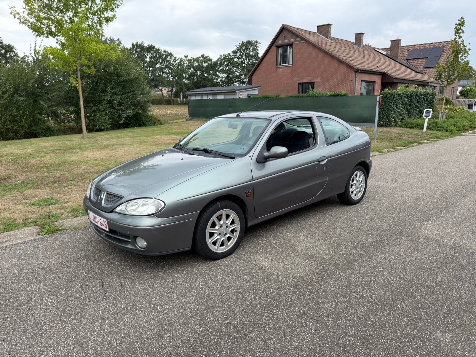 Renault Mégane | 211.000KM | Benzine | Gekeurd voor verkoop, Voorwielaandrijving, Stof, Zwart, 4 cilinders