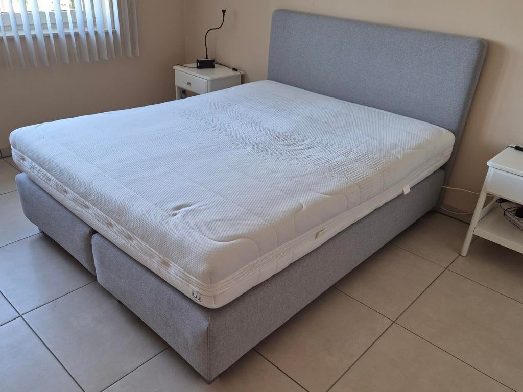 Boxspring à vendre, Gris, Comme neuf, Enlèvement, 200 cm