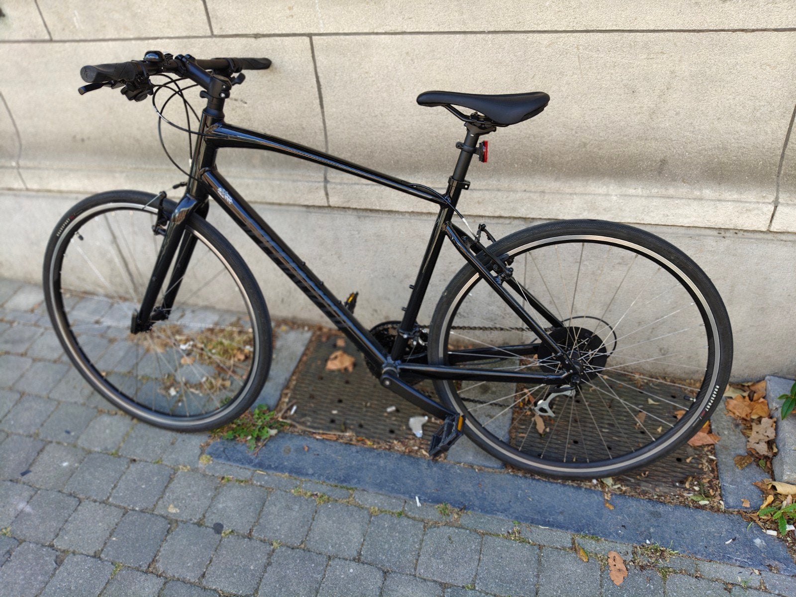 Vélo SPECIALISED comme neuf couleur noire. Taille 57, Autres marques, 10 à 15 vitesses, Frein à tambour, Comme neuf