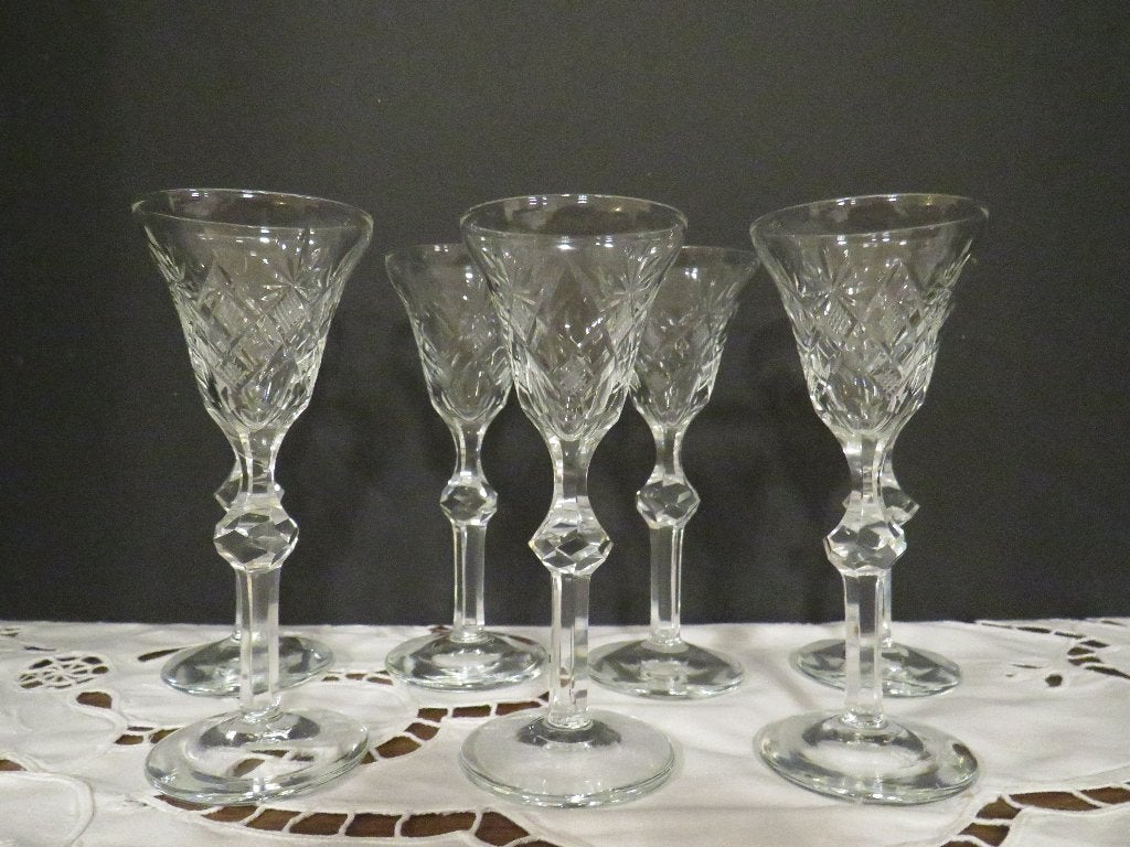 7 verres sur pied en CRISTAL DE BOHEME, Antiquités & Art, Enlèvement ou Envoi