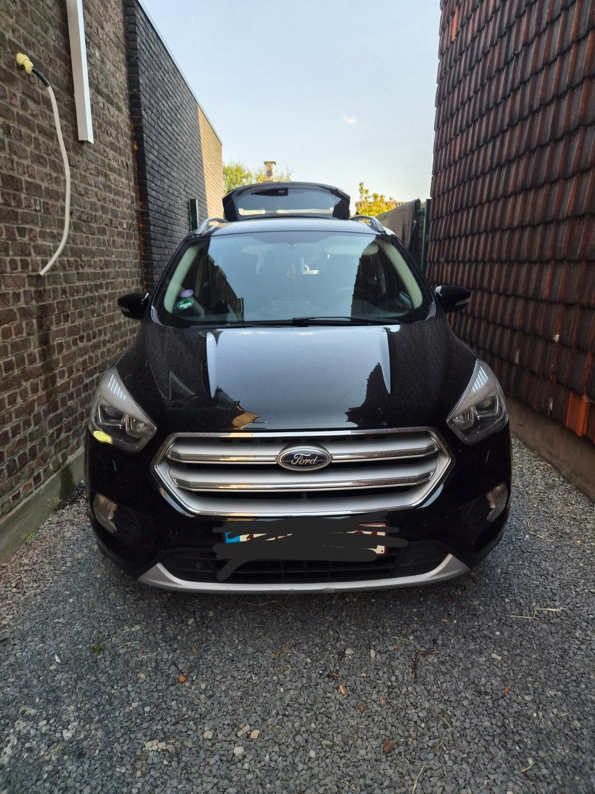 Ford Kuga ecoboost 150pk benzine, Auto's, Ford, Voorwielaandrijving, Dealer onderhouden, Zwart, Handgeschakeld