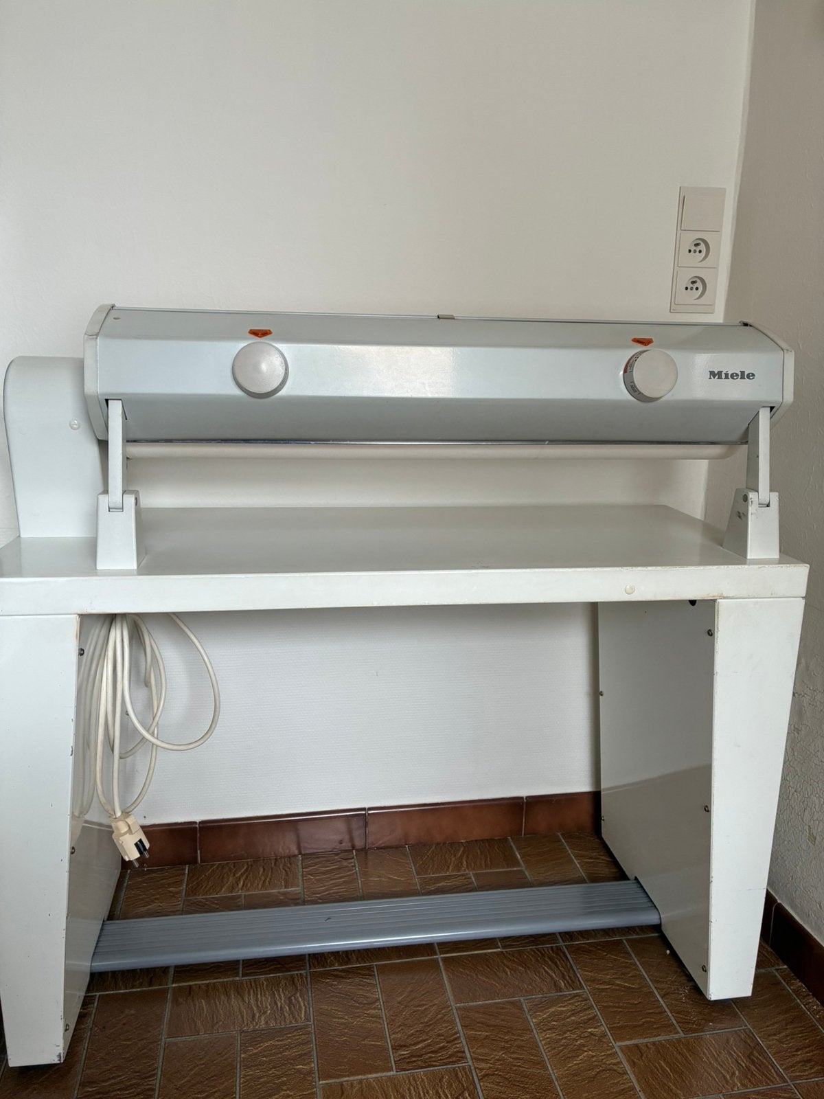 Oude Miele strijkmachine., Ophalen, Gebruikt