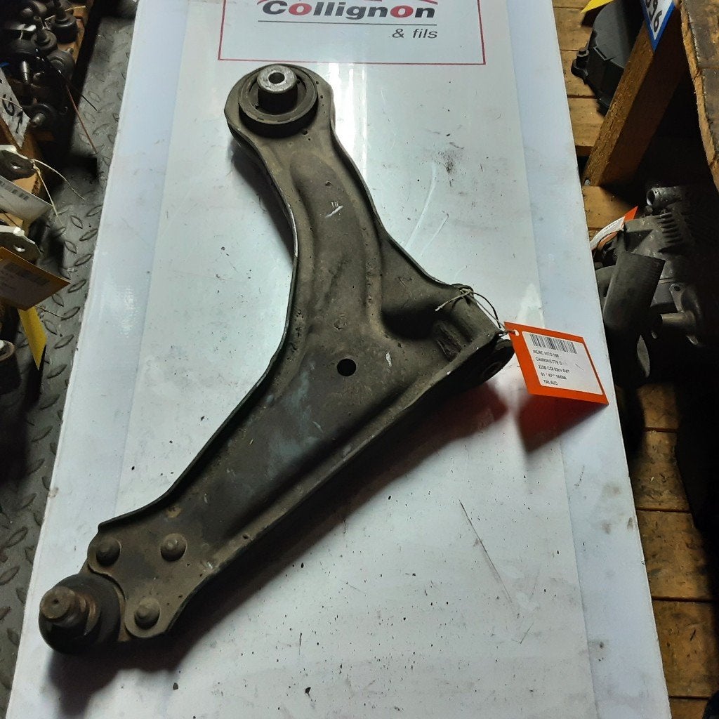 BRAS DE SUSPENSION AVANT DROIT (TRIANGLE) Vito (638.0), Mercedes-Benz, Utilisé, Dialog.mb@mercedes-benz.com, Mercedes-Benz AG