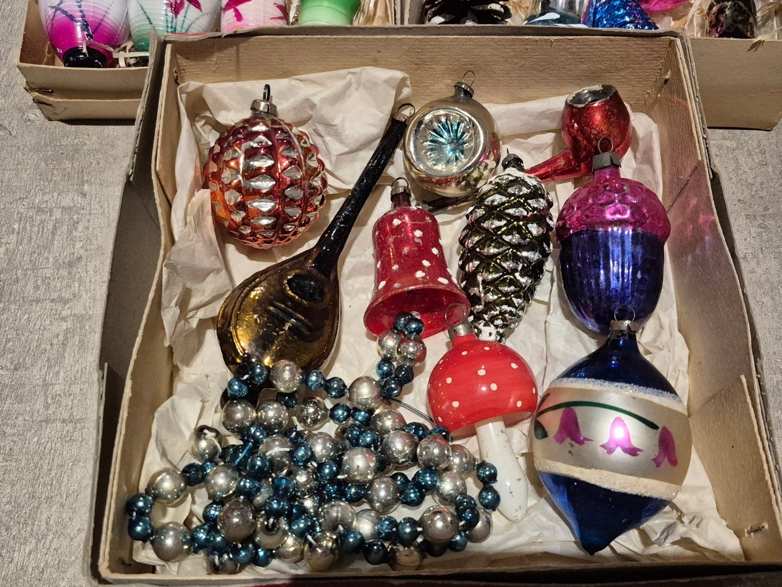 antieke kerstballen met antieke lampen, Ophalen of Verzenden, Gebruikt