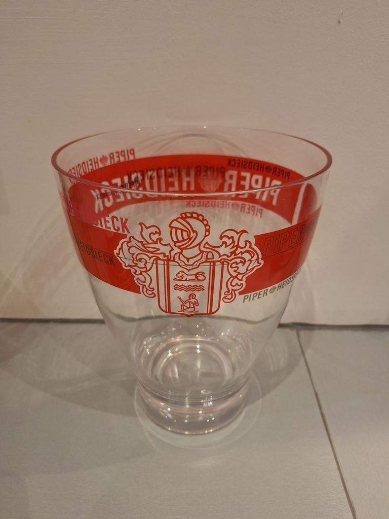 Piper-Heidsieck champagne-ijsemmer, Enlèvement