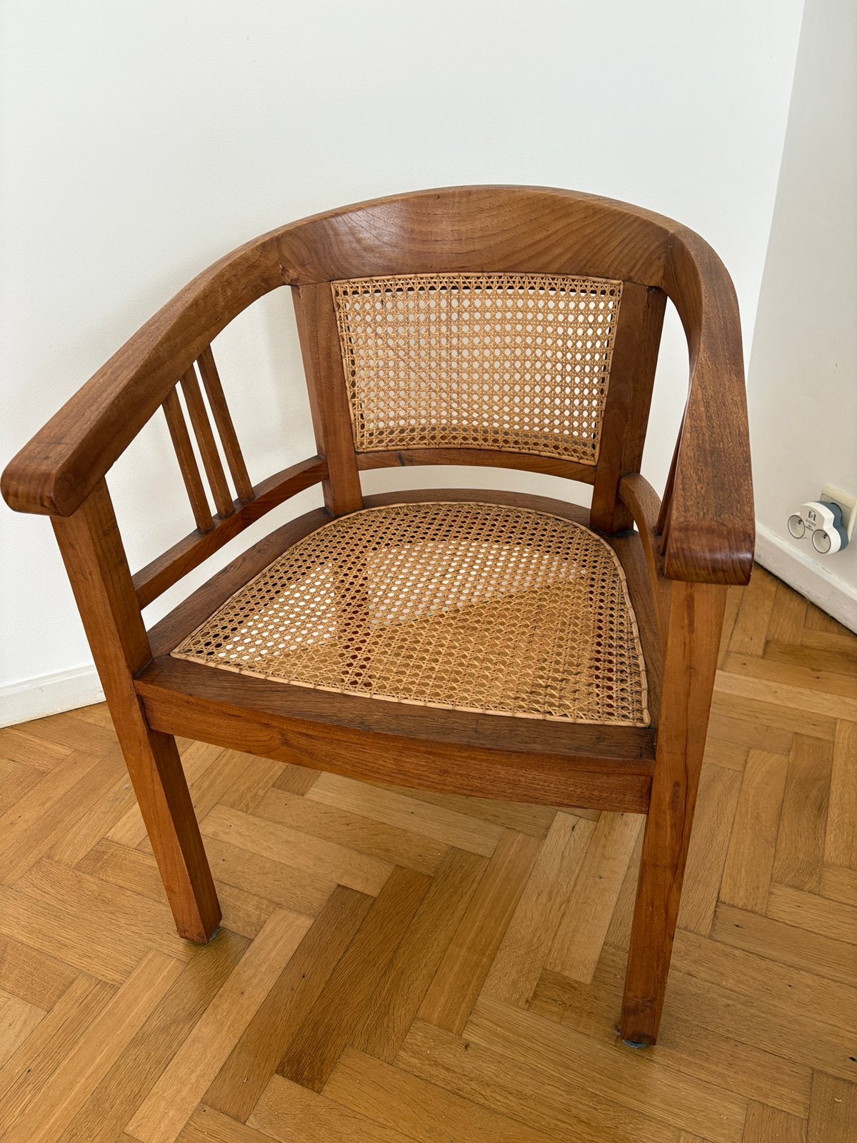 Fauteuil colonial vintage en teck avec cannage en rotin, Maison & Meubles, Chaises, Comme neuf, Brun, Enlèvement, Nederlandse koloniale stijl