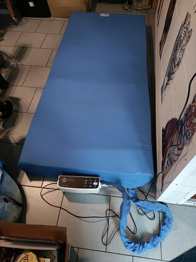 Matelas médical anti escarre avec compresseur automatique, Enlèvement