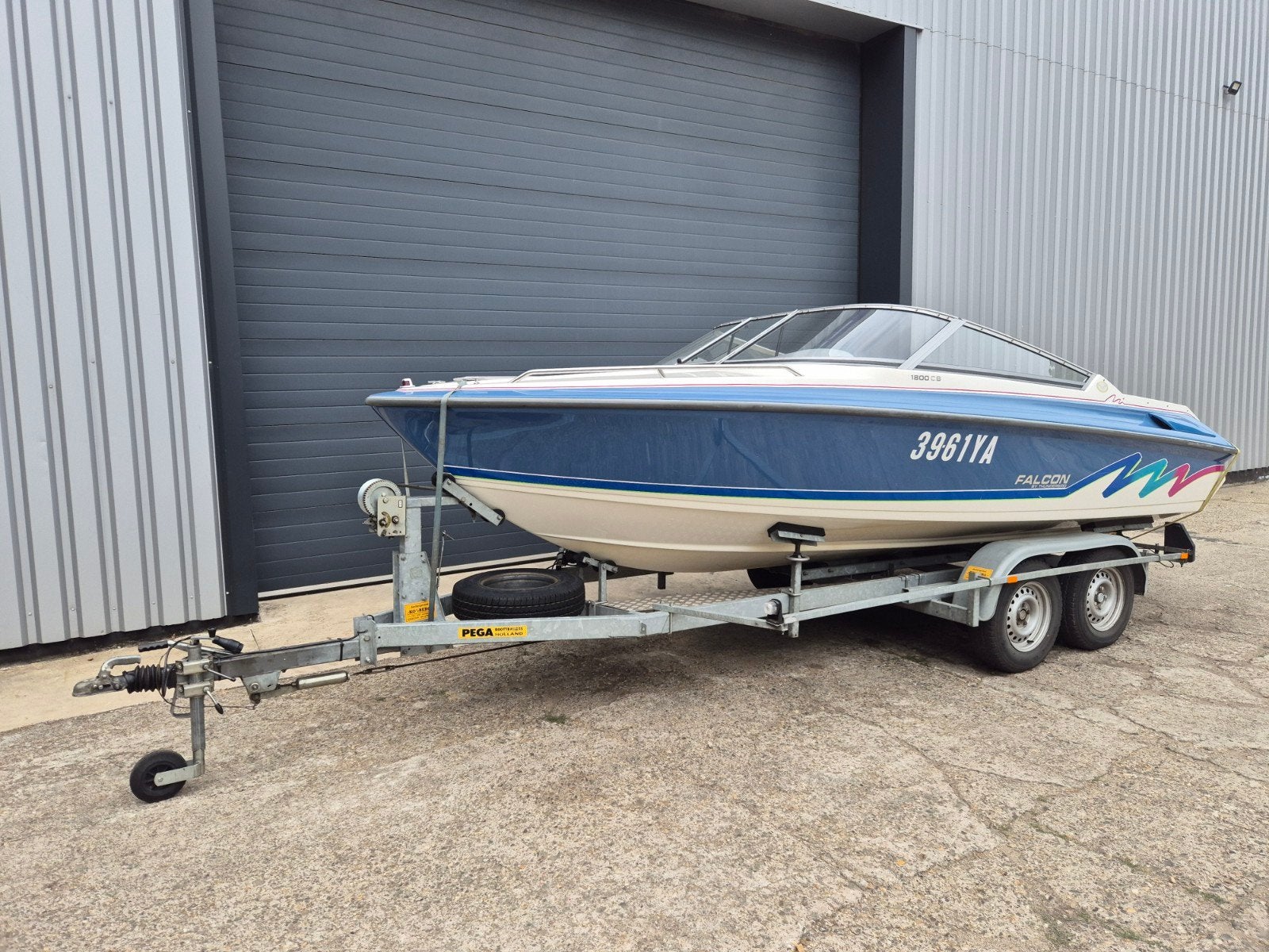 Falcon Speedboot 205PK Topstaat! 1e eigenaar
Bouwjaar 1995
A, Watersport en Boten, Ophalen