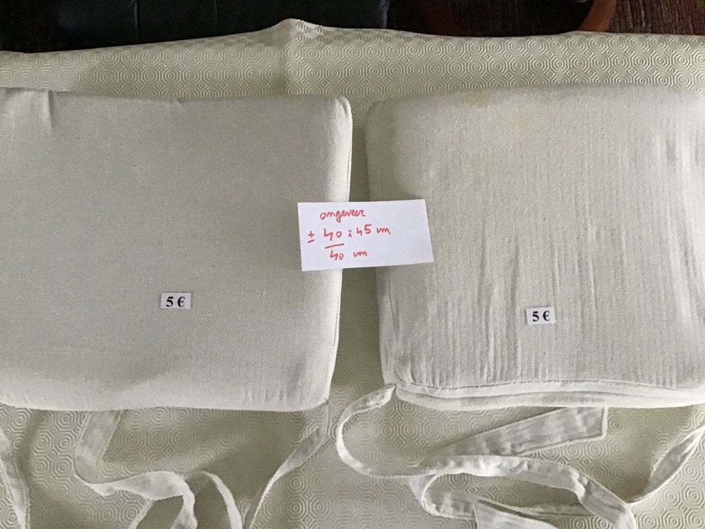 2 coussins de siège blancs (et 2 autres) avec ruban pour cha, Enlèvement ou Envoi, Comme neuf
