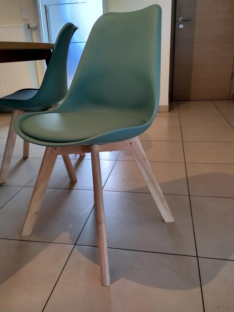 Stoel in Scandinavische stijl in saliegroen polypropyleen x4, Ophalen, Overige kleuren, Zo goed als nieuw, Vier