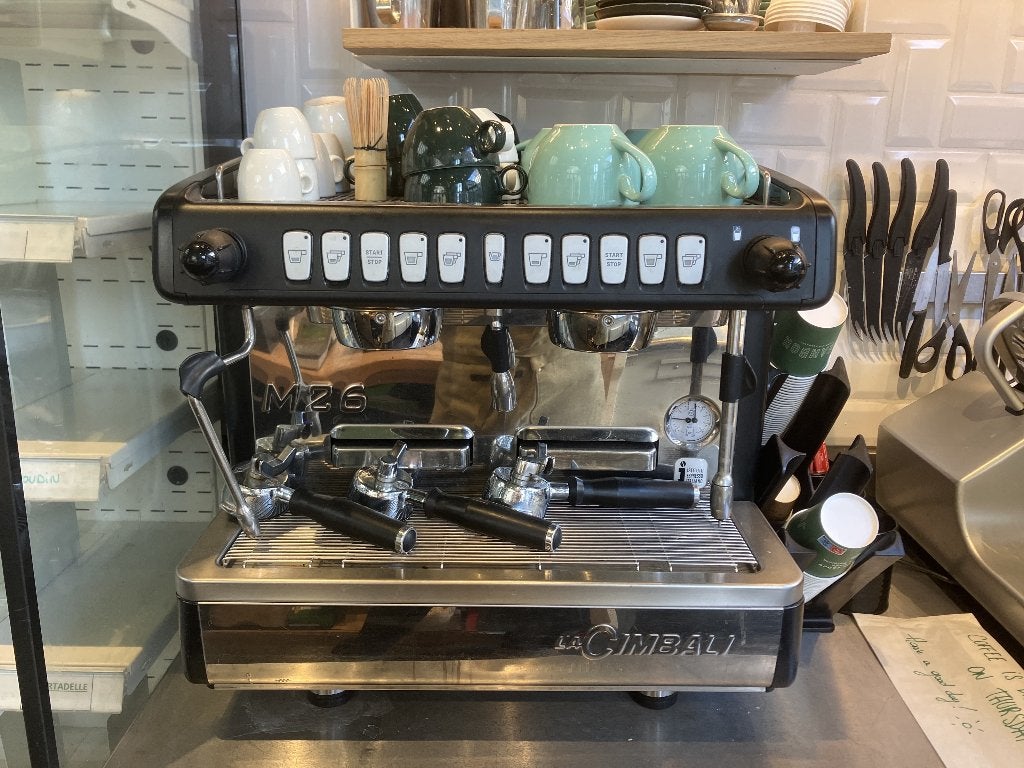La Cimbali M26 TE Compact + Moulin Zenith Eureka, Electroménager, Machine à espresso, Café en grains, Enlèvement, Utilisé
