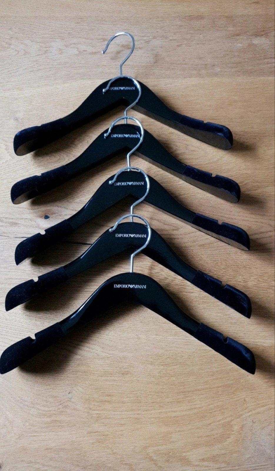Armani kledinghangers, Kleding | Dames, Kledinghangers, Ophalen