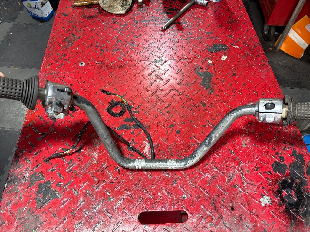 suzuki ac 50 stuur met schakelaars en remhendels, Fietsen en Brommers, Ophalen, Gebruikt