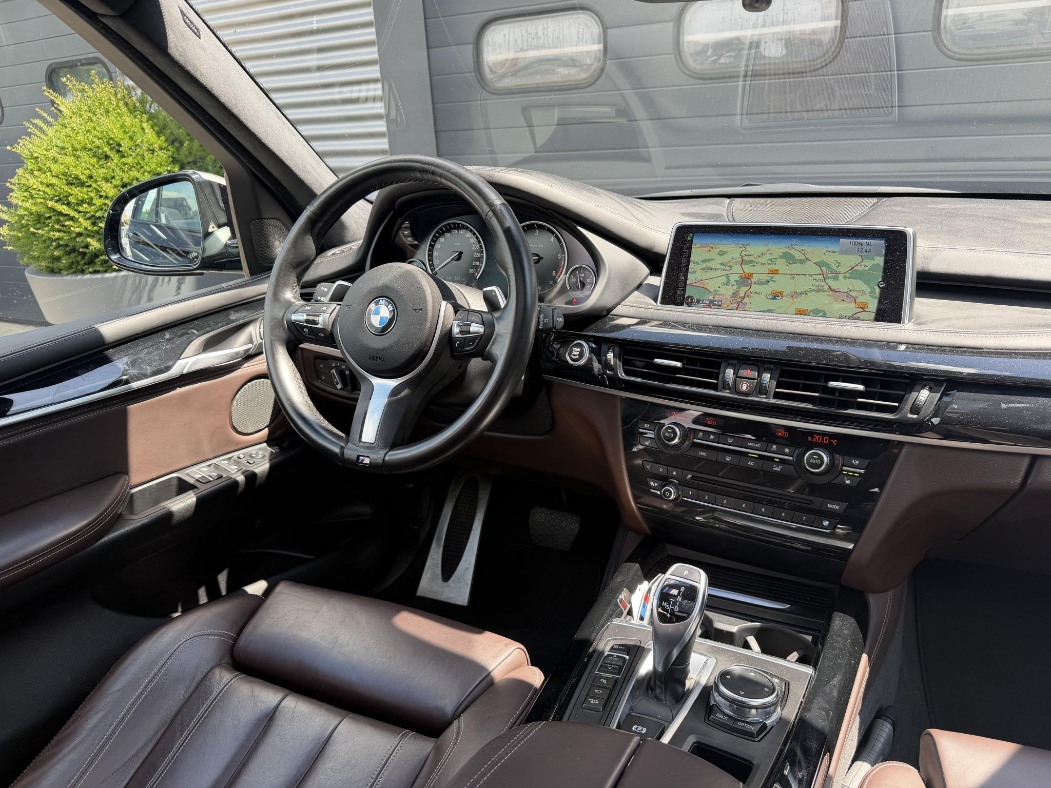 BMW X5 M50d | Panoramadak | 360* Camera | TV Schermen | Harm, Automaat, 173 g/km, 2993 cc, Alcantara