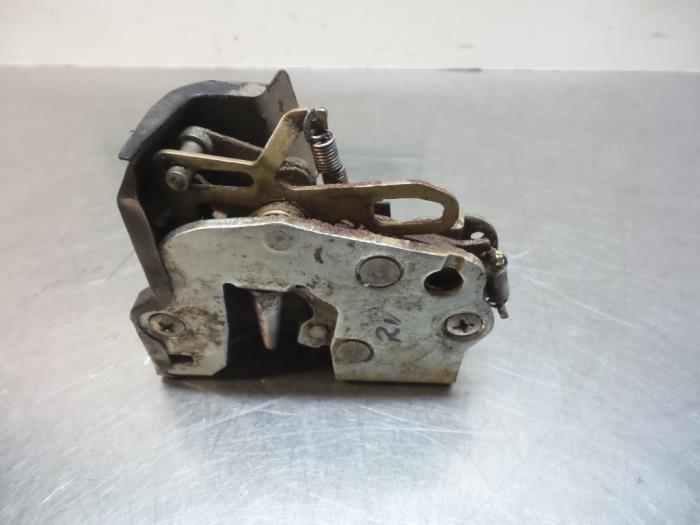 Serrure portière mécanique 4portes avant droite d'un Merce, Utilisé, -, -, Enlèvement ou Envoi