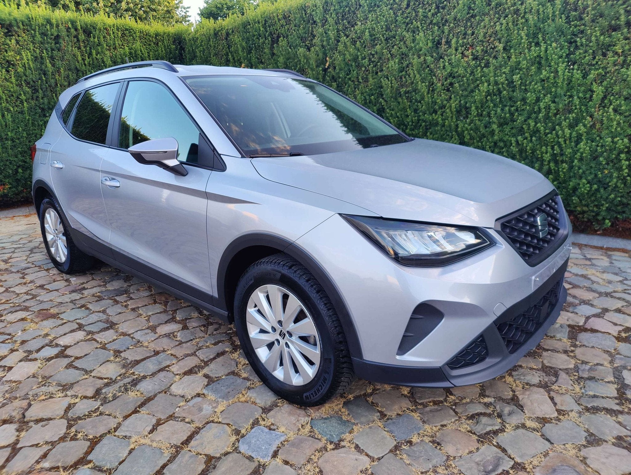SEAT Arona Arona 1.0 TSI Style, Argent ou Gris, Entreprise, Boîte manuelle, 5 portes