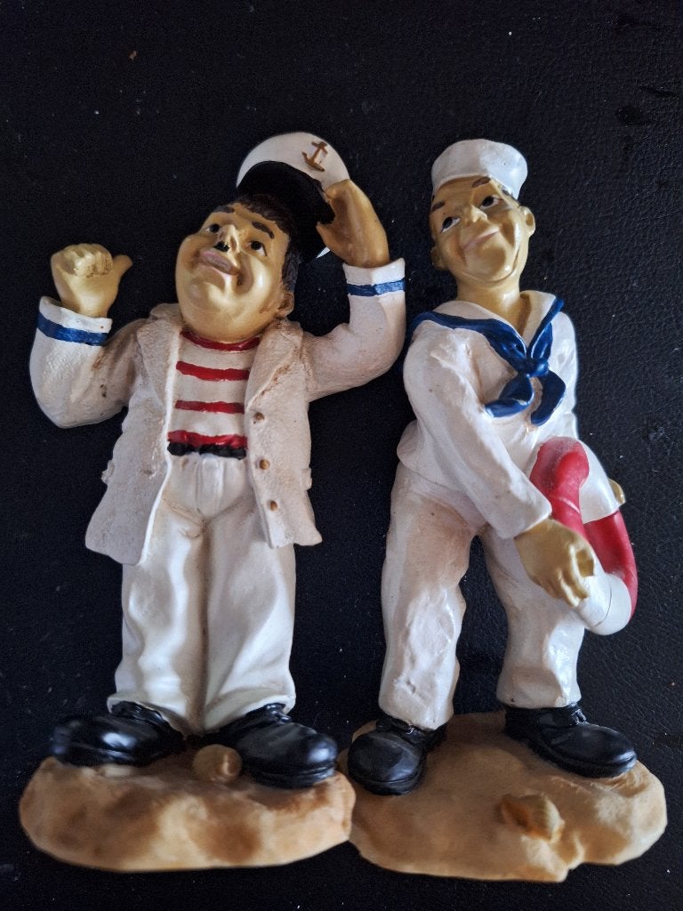 2 beeldjes Laurel and Hardy, Ophalen, Zo goed als nieuw, Blauw, Steen/keramiek