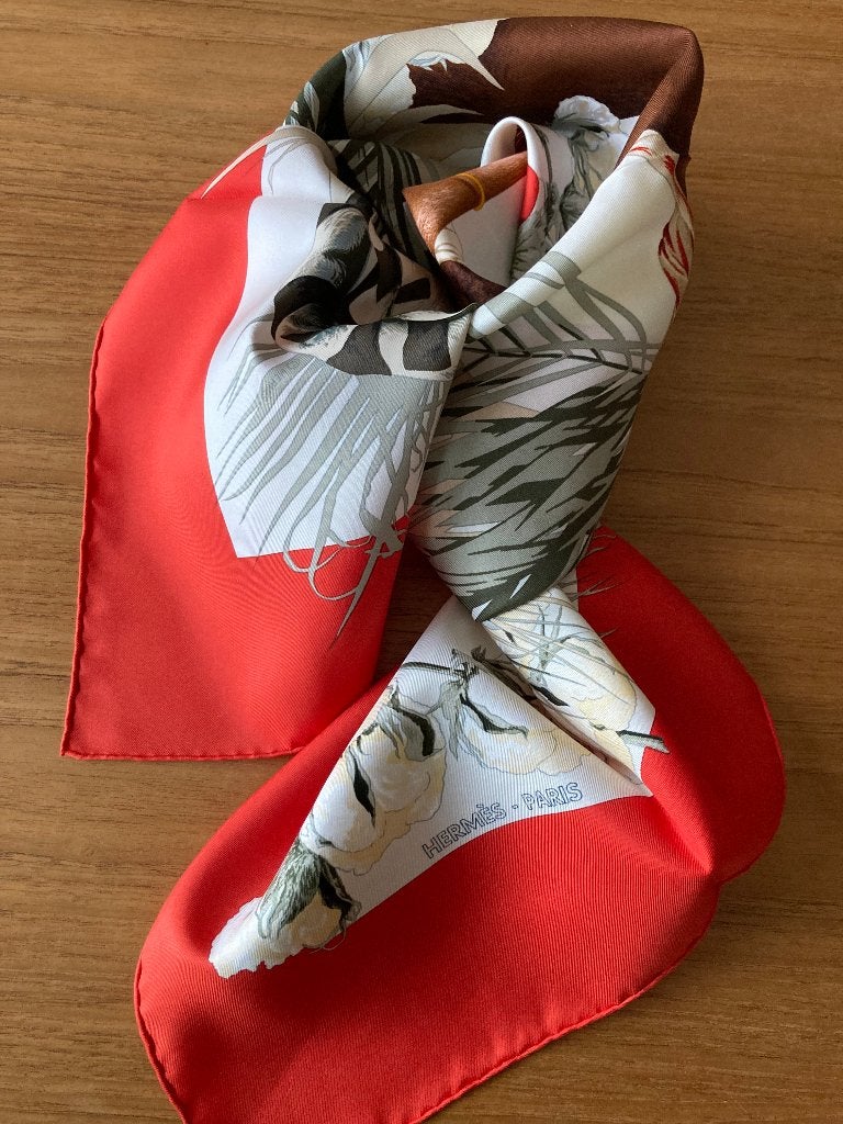 Carré Hermès 90 x 90 cm Turbans des Reines 100 % zijde, Vêtements | Femmes, Bonnets, Écharpes & Gants, Hermès, Enlèvement ou Envoi