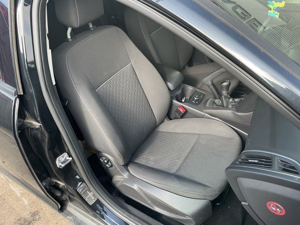 STOEL RECHTS VOOR Ford Focus 3 Wagon (01-2010/02-2020), Auto-onderdelen, Gebruikt, Henry-Ford-Straße  1
50735  Köln, DE, Ford-Werke GmbH