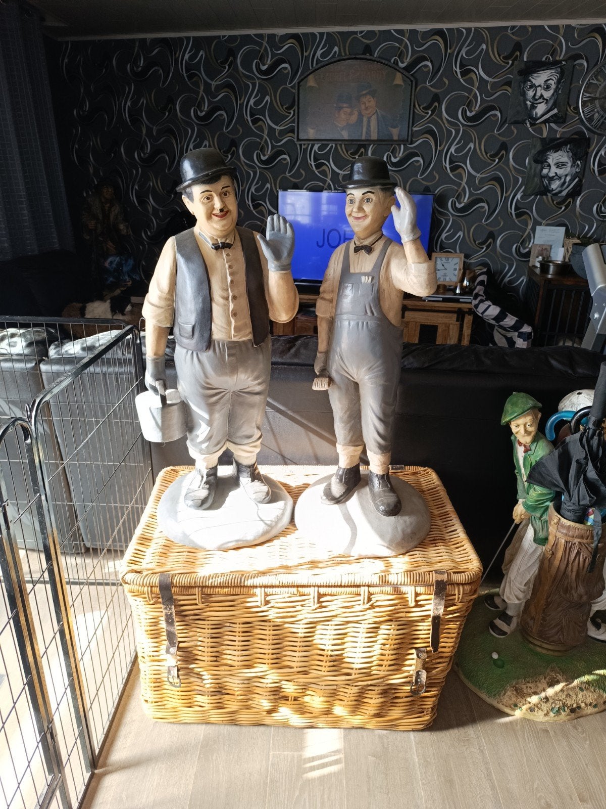 Laurel en Hardy beelden, Ophalen