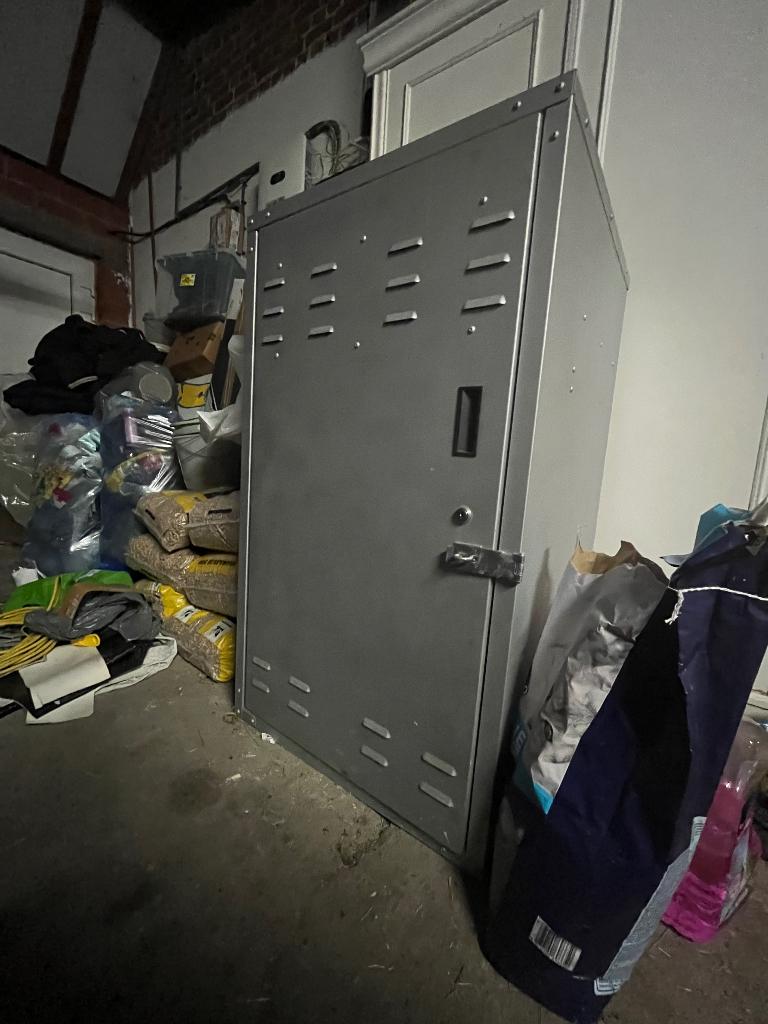 Armoire équitation, Enlèvement, Utilisé