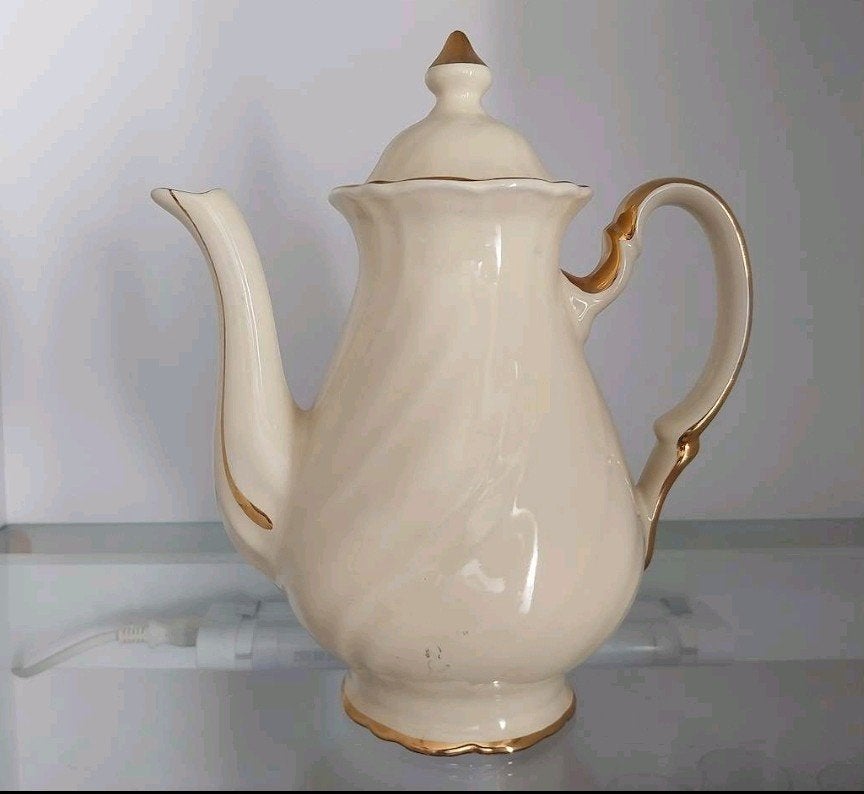 Théière beige à liserets doré, Enlèvement