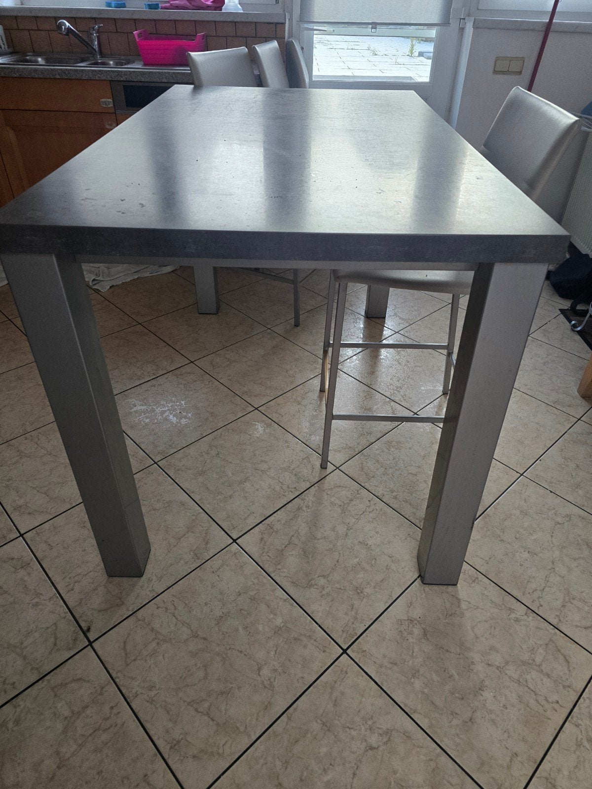 Table haute de cuisine avec 4 chaîses, Quatre personnes, 150 à 200 cm, 100 à 150 cm, Enlèvement