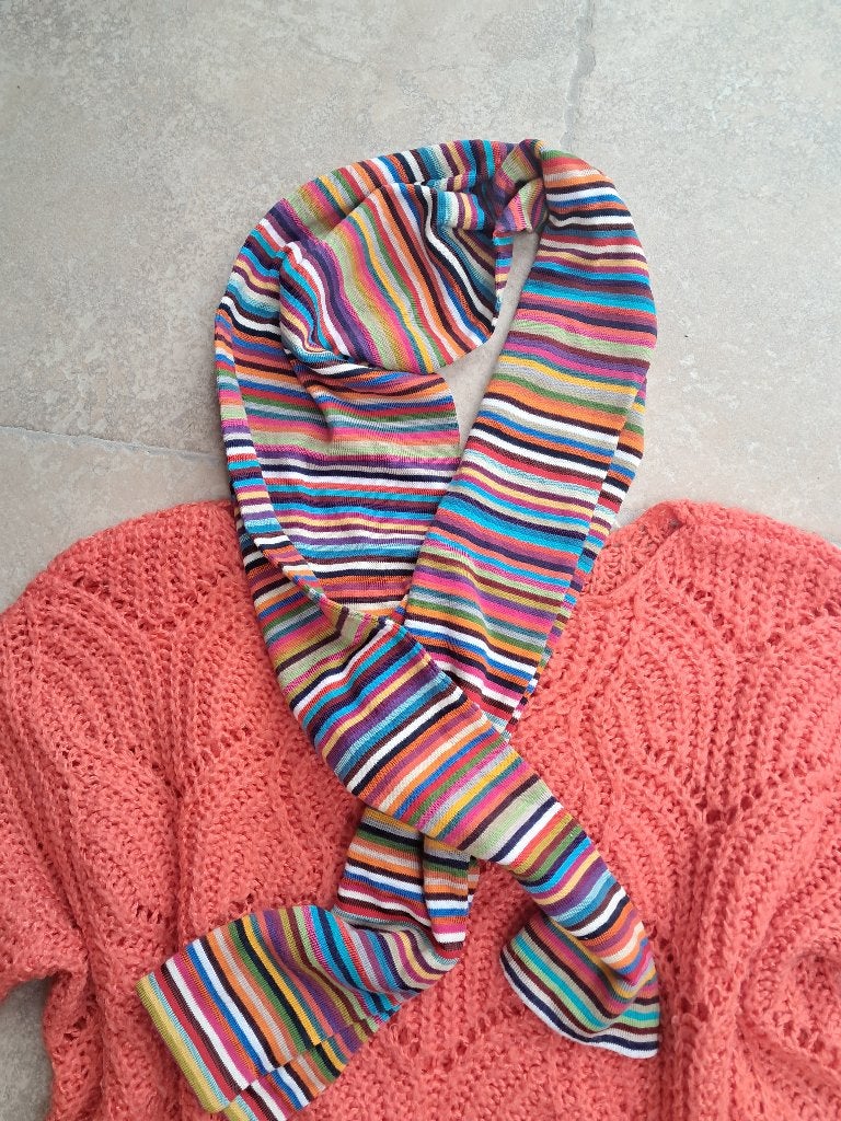 Mooie keurrijke sjaal (zie foto's), Kleding | Dames, Ophalen of Verzenden, Gedragen, Sjaal
