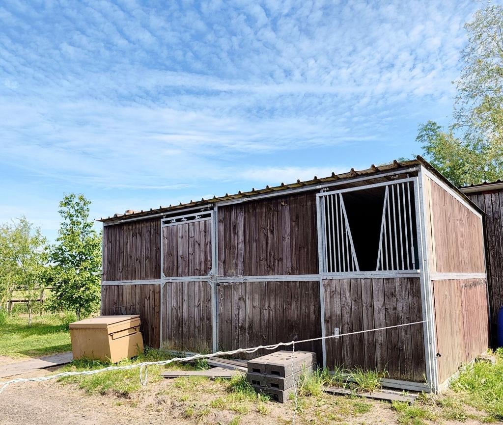 2 buitenstallen te koop, Stalling