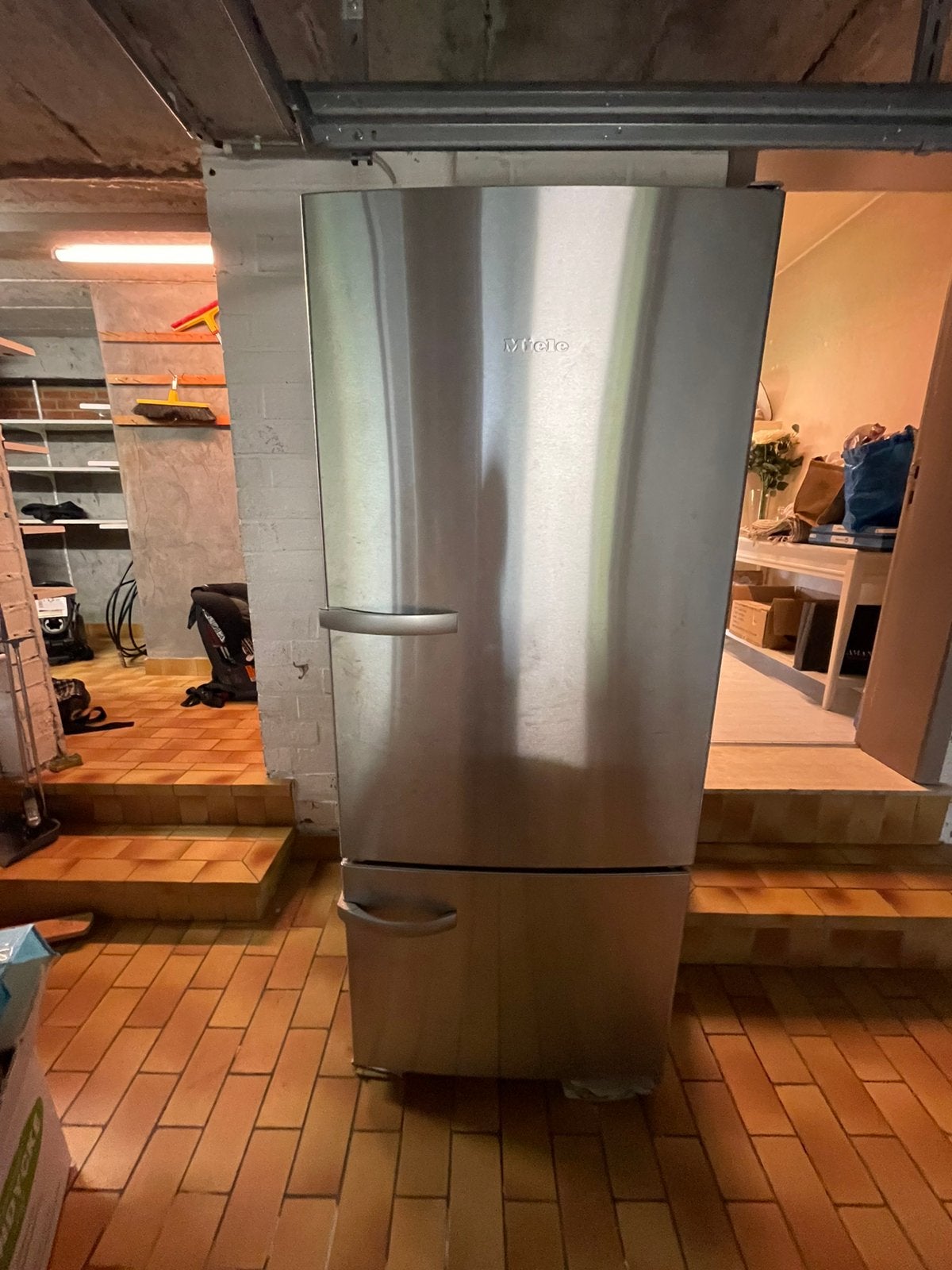 Réfrigérateur Miele en inox – à réparer ou pour pièces, Avec compartiment congélateur, 160 cm ou plus, Comme neuf, Enlèvement