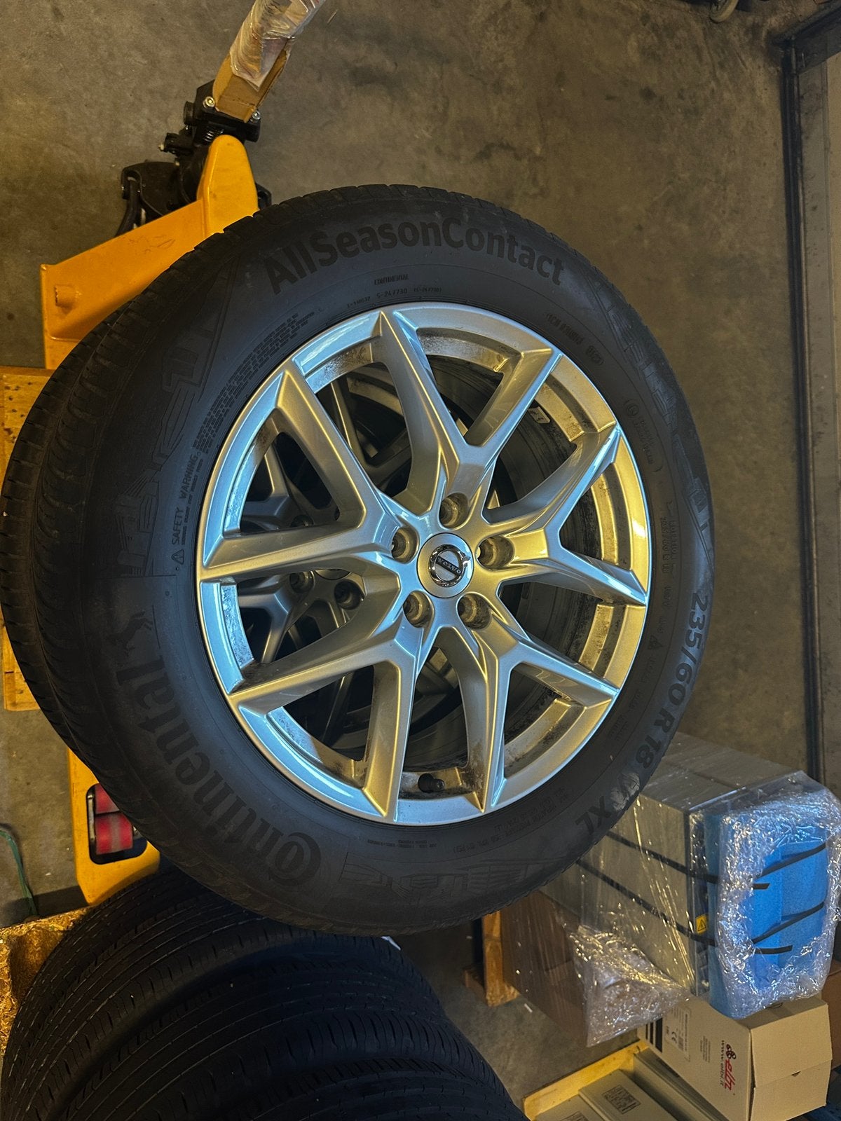 4x banden met velg voor Volvo XC60, Autos : Pièces & Accessoires, Pneus & Jantes, 4 Saisons, Véhicule de tourisme, Pneu(s), Enlèvement