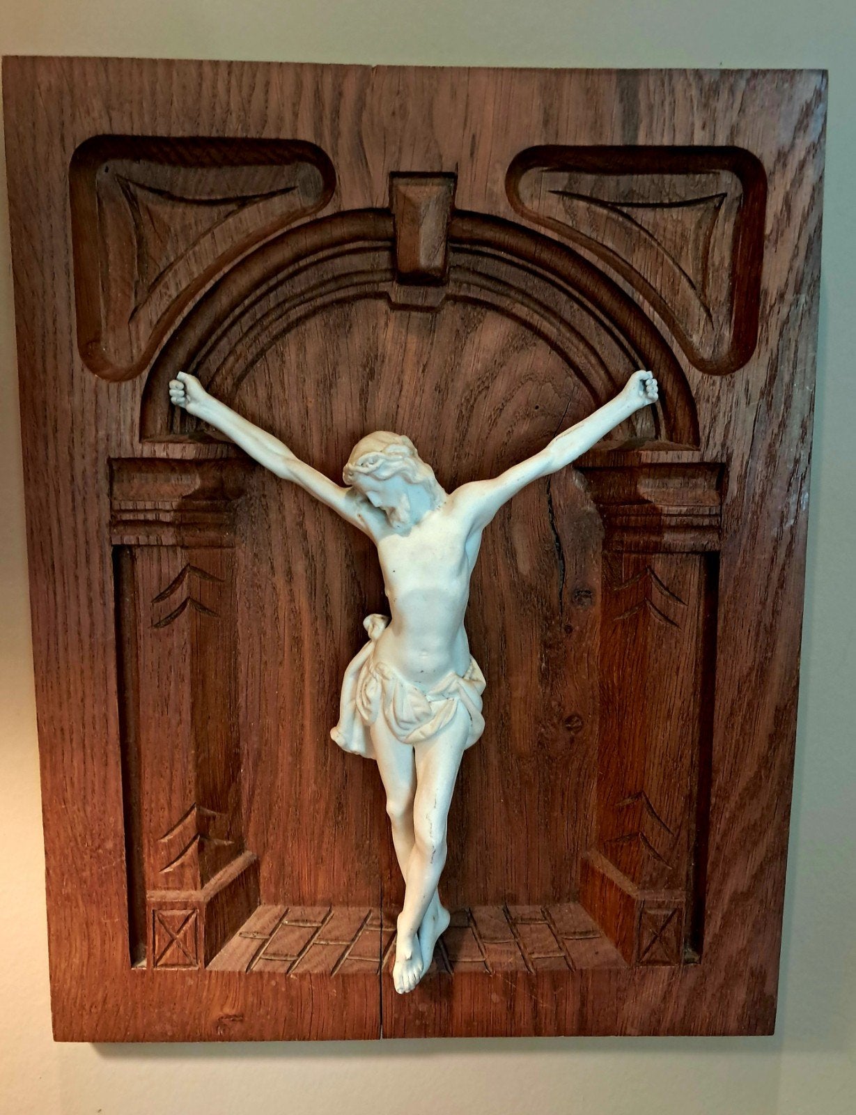 Antieke Corpus Christi in bisquit op eikenhouten paneel, Antiek en Kunst, Antiek | Religieuze voorwerpen, Ophalen of Verzenden