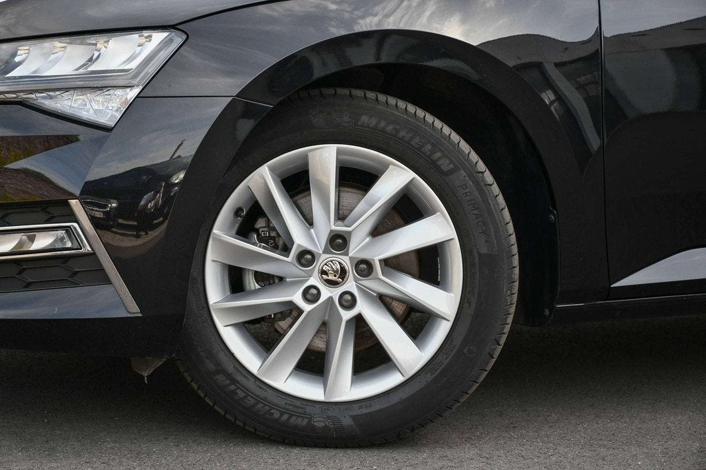 Skoda Superb Superb Combi PHEV 1.4 TSI *CAMERA*CC*CARPLAY*ME, Auto's, Gebruikt, 4 cilinders, Zwart, 5 deurs