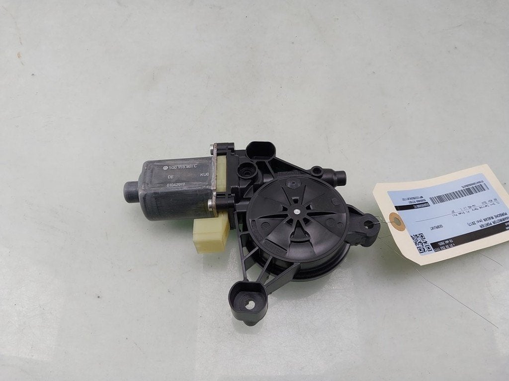 MOTEUR LEVE VITRE ELECTRIQUE Porsche Macan (95B), Porsche Deutschland GmbH, Porscheplatz 1
70435  Stuttgart, DE, Porsche, Info@porsche.de