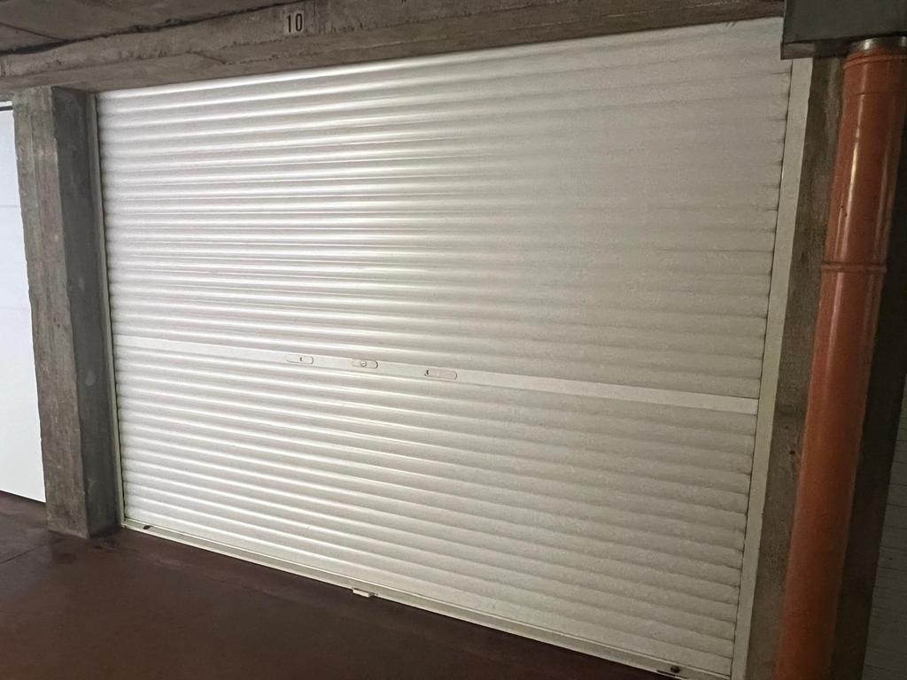 Afgesloten Garage te huur te Halle (1500) met manuele poort, Provincie Vlaams-Brabant