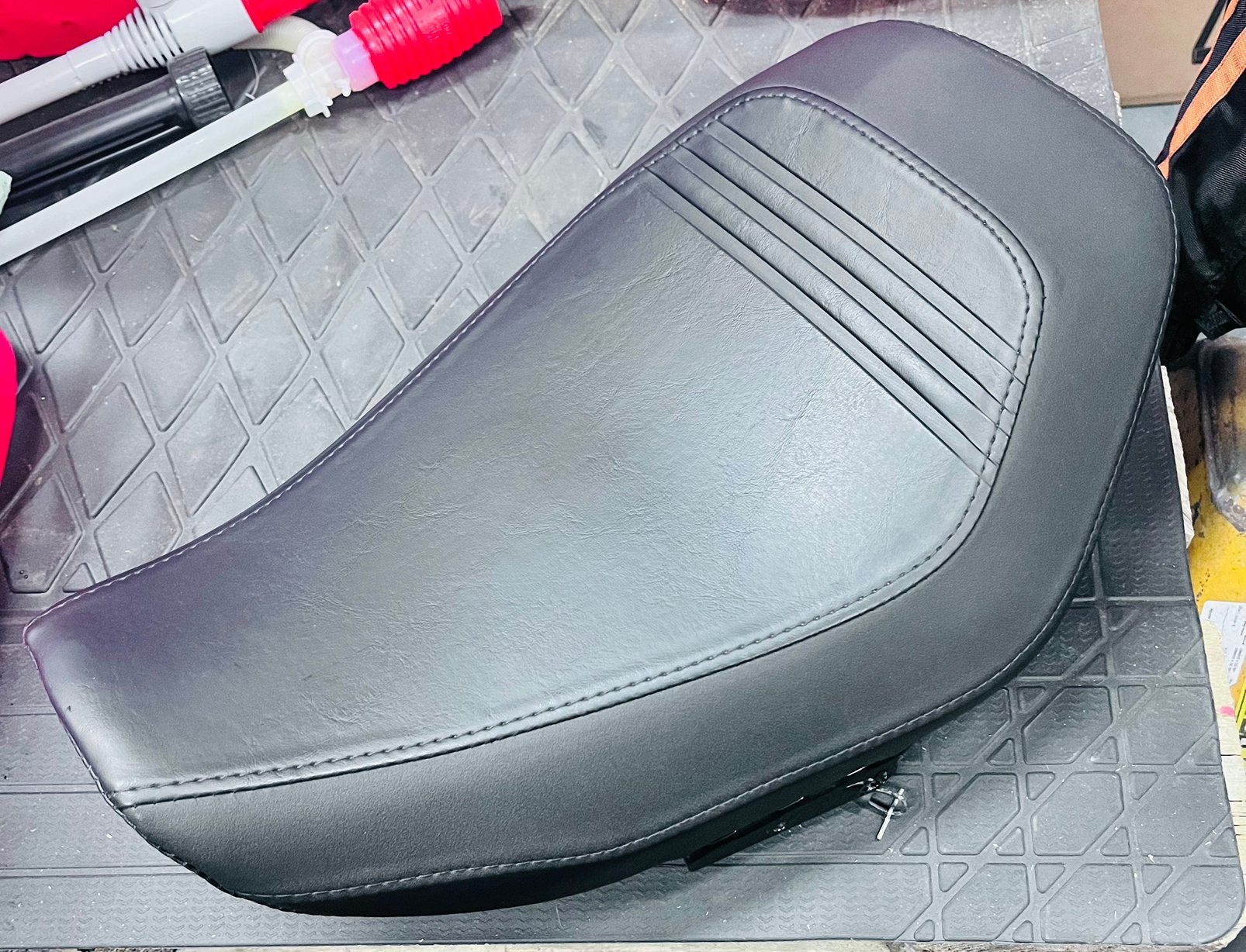 Selle Harley 975S Nightster neuve, Enlèvement ou Envoi
