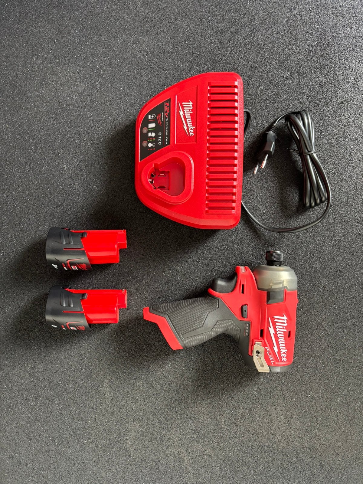 Milwaukee m12 FQID fuel surge, Doe-het-zelf en Bouw, Ophalen, Nieuw, Boor- en Schroefmachine, Klopboormechanisme
