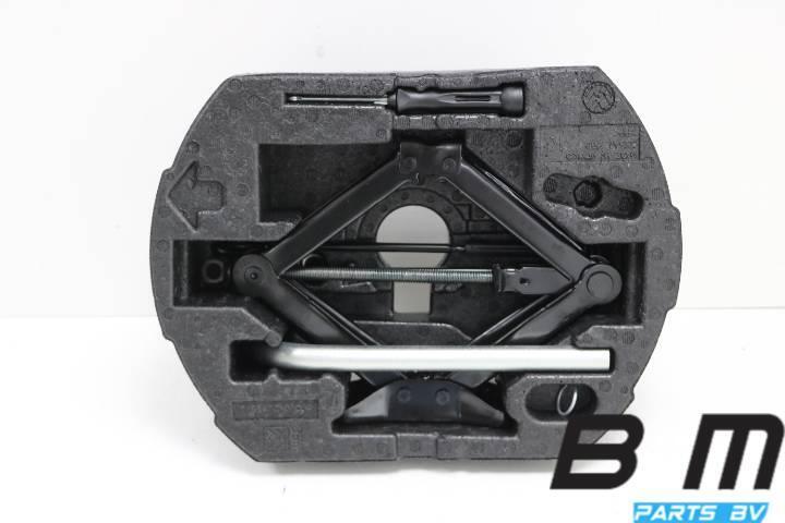Schuim met krik en gereedschap VW Jetta 5C 5C7857097, Gebruikt
