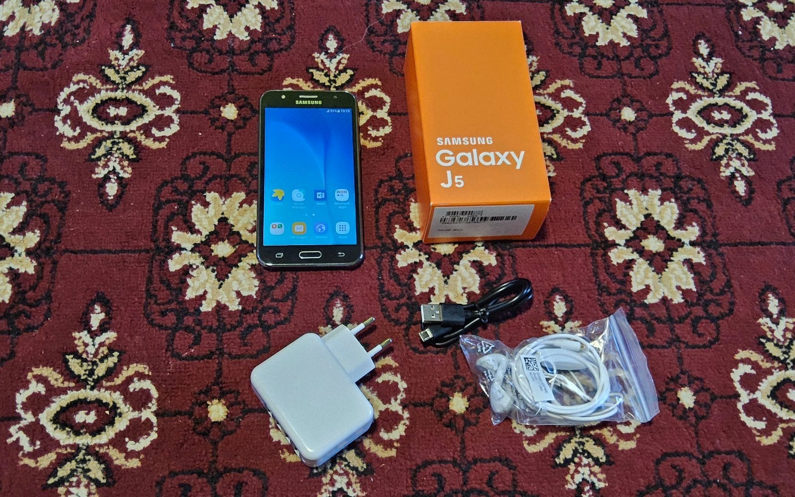 Smartphone Samsung Galaxy J5, presque neuf avec accessoires, Télécoms, Enlèvement ou Envoi