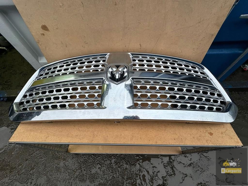 fausse calandre pour Dodge RAM IV 1500 Laramie, Taurusavenue 1
2132 LS  Hoofddorp, NL, Stellantis N.V., Info@stellantis.com, Utilisé