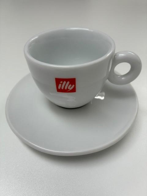 Illy koffietassen met schotel, Huis en Inrichting, Ophalen, Zo goed als nieuw, Aardewerk, Kop(pen) en/of Schotel(s)