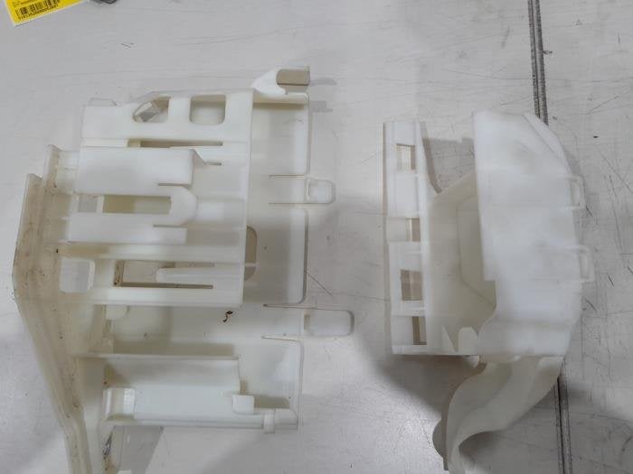 Boîte de module compartiment moteur d'un BMW 2-Serie, -, 3 mois de garantie, Utilisé, -