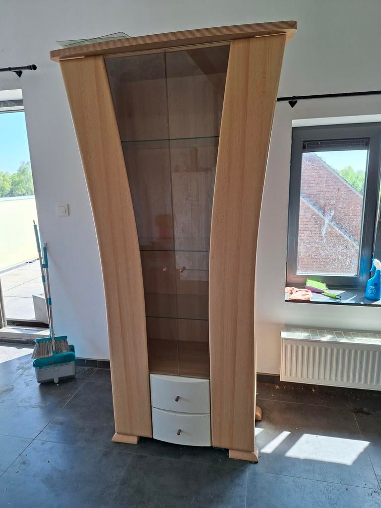 Kast met glazen deuren, Ophalen