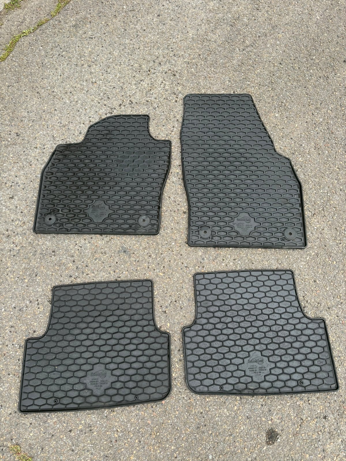 Tapis en caoutchouc, Enlèvement ou Envoi, Comme neuf